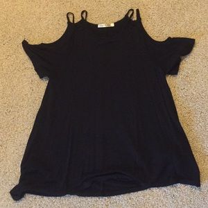 Off the shoulder T-shirt (black)